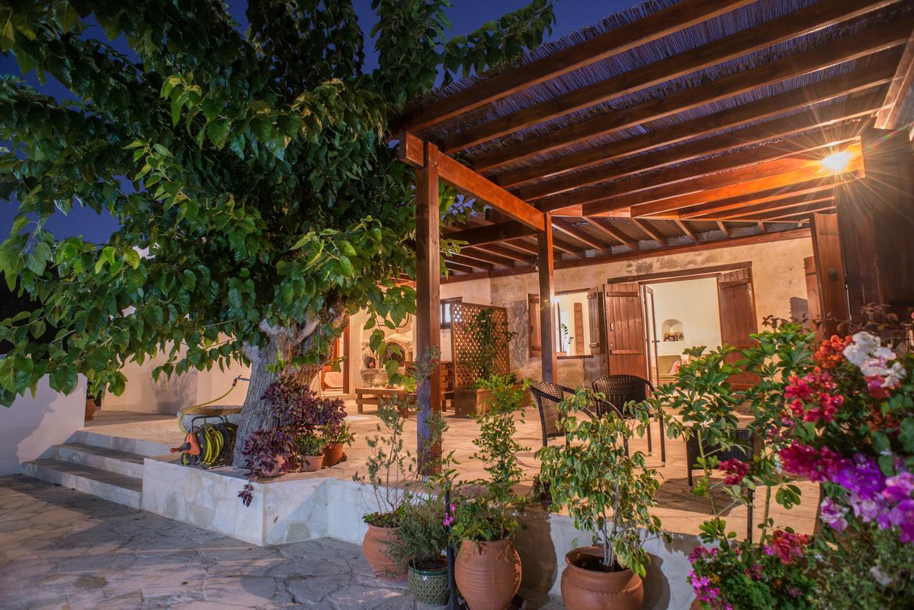 Гостевой дом Chloe'S House Pano Akourdalia Экстерьер фото