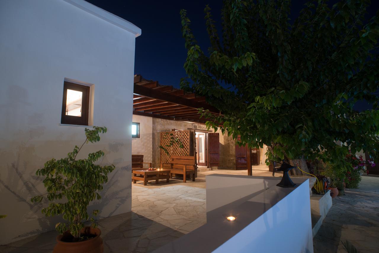 Гостевой дом Chloe'S House Pano Akourdalia Экстерьер фото