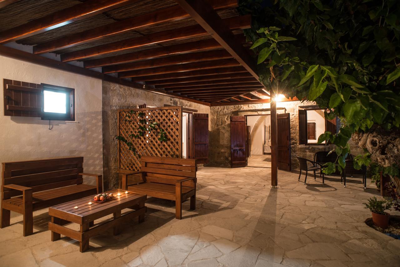 Гостевой дом Chloe'S House Pano Akourdalia Экстерьер фото